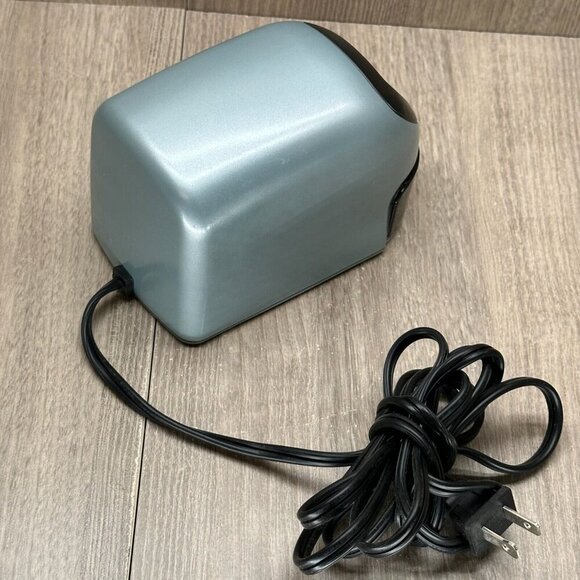 Staples Electric Pencil Sharpener Silver Model #34462 - Tested Works! - Picture 5 of 8